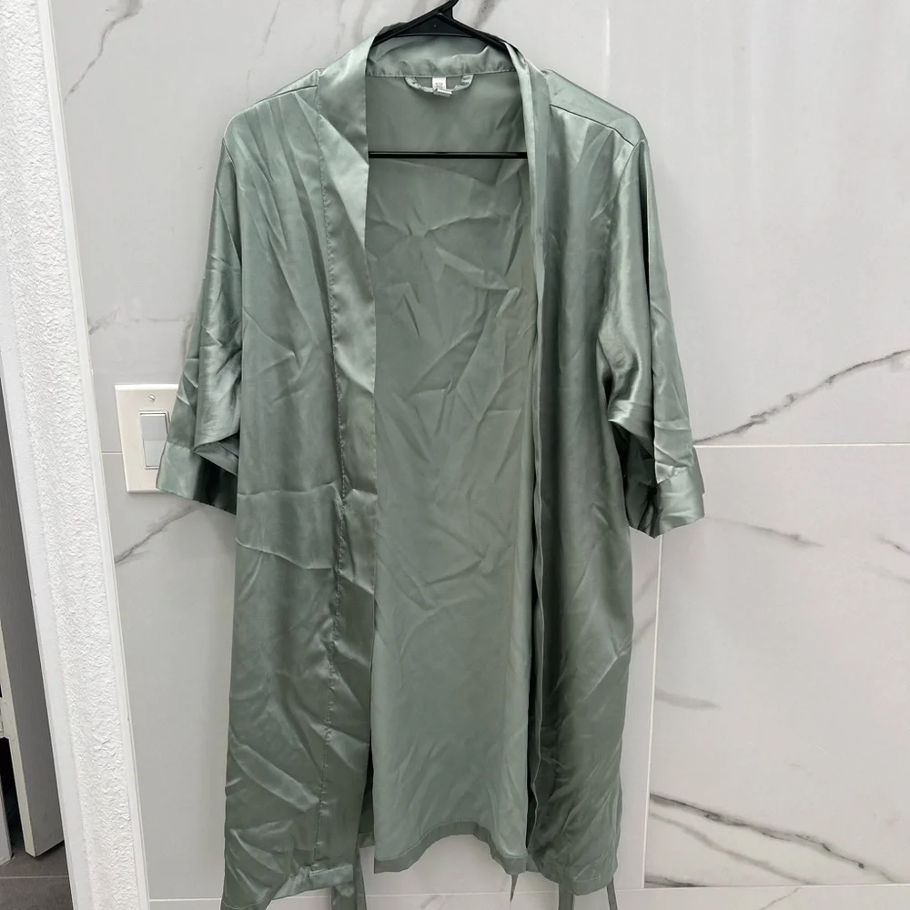 Sage Green Robe - Picture 3 of 6